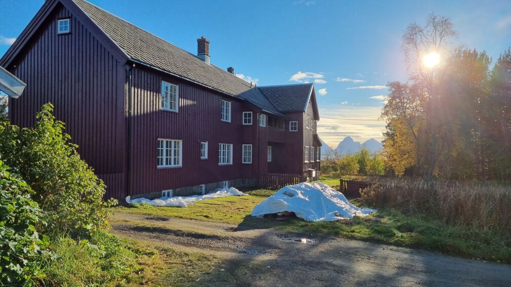 Rødmalt stor bygning