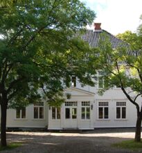 Sommerbilde av Vestre Aker bispebolig